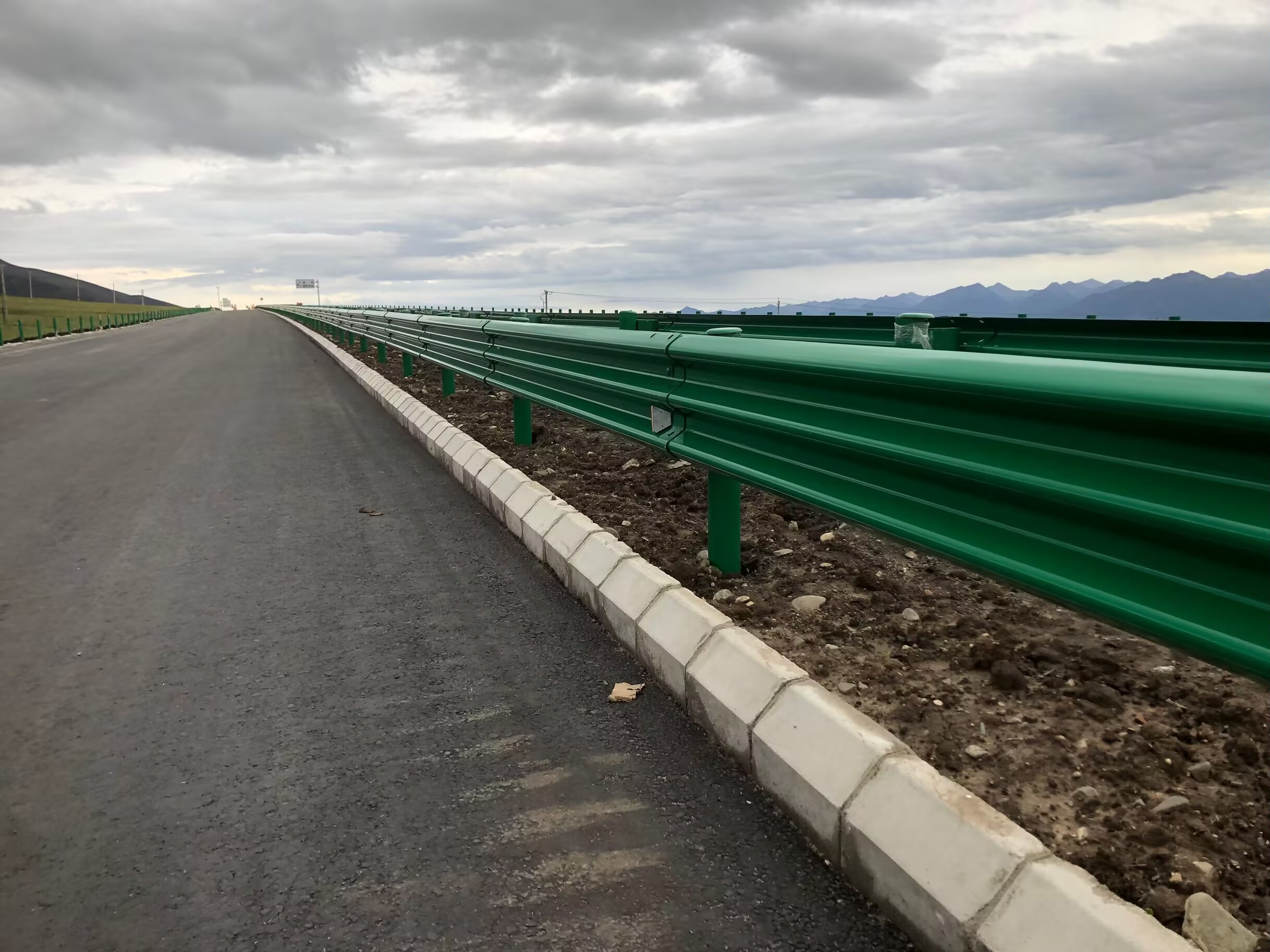 察隅县乡村公路波形护栏波形护栏板 - 推荐